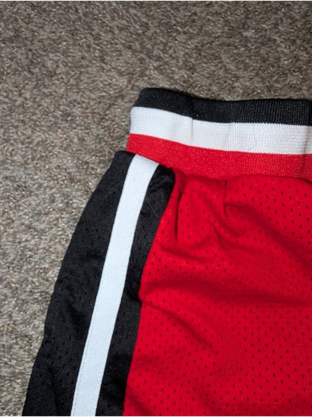 UltraGame Pants L Red Shorts Basketball Athletic Chicago Bulls Striped - Picture 3 of 9